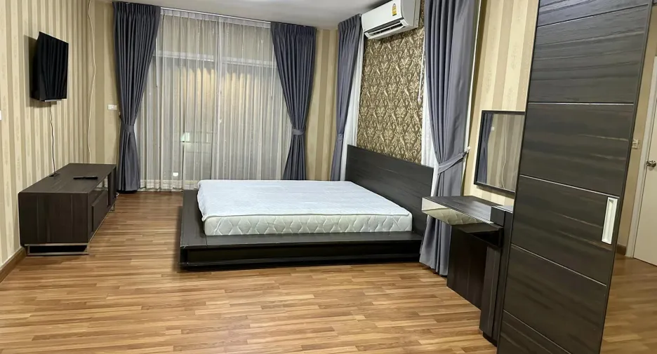 Аренда 3 спальни дом в Банг Ламунг, Чонбури