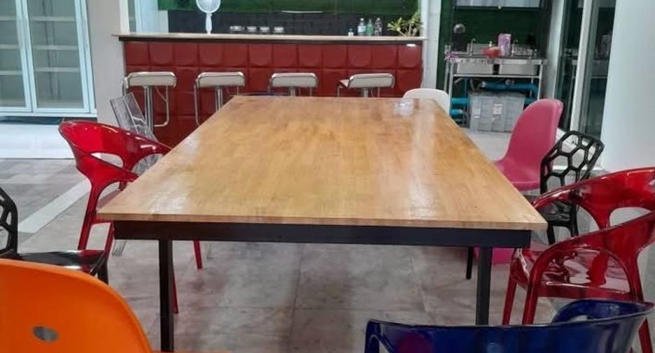 出售 8 卧室 联排别墅 在 Huai Khwang, 曼谷