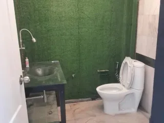 For sale 8 bedrooms townhouse in Huai Khwang, Bangkok