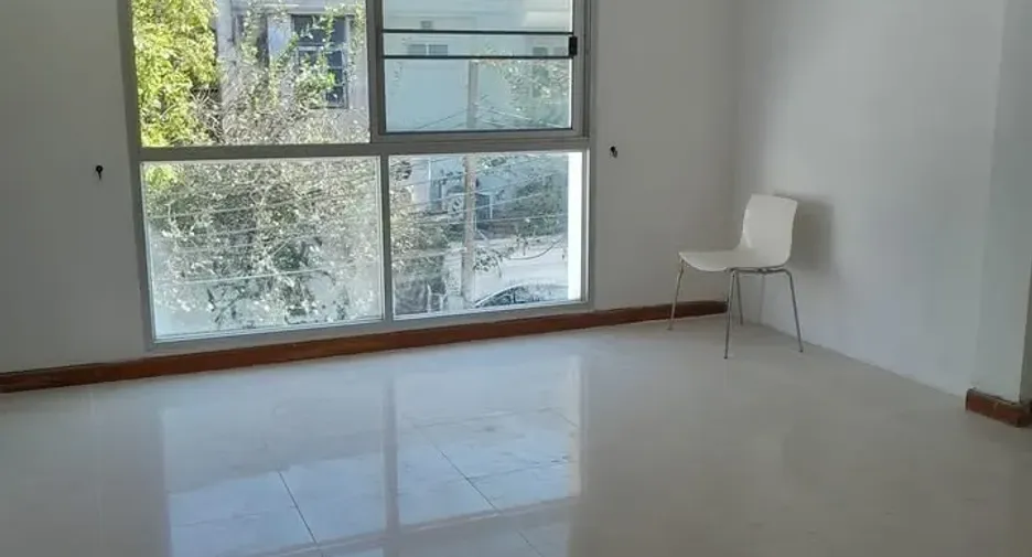 Casa adosada en venta de 8 habitaciones en Huai Khwang, Bangkok