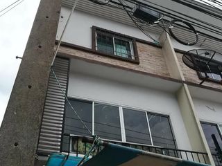 出售 4 卧室 联排别墅 在 Lat Phrao, 曼谷