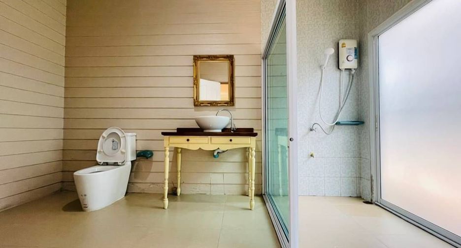 Haus zum Kauf mit 5 Zimmer in Mueang Chiang Mai, Chiang Mai