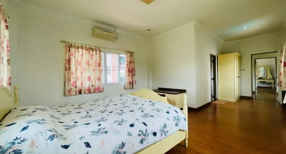 Haus zum Kauf mit 5 Zimmer in Mueang Chiang Mai, Chiang Mai