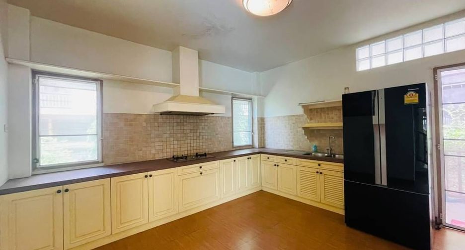 Haus zum Kauf mit 5 Zimmer in Mueang Chiang Mai, Chiang Mai
