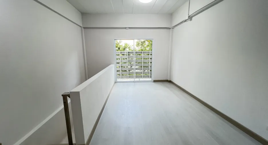 Casa adosada en venta de 3 habitaciones en San Sai, Chiang Mai