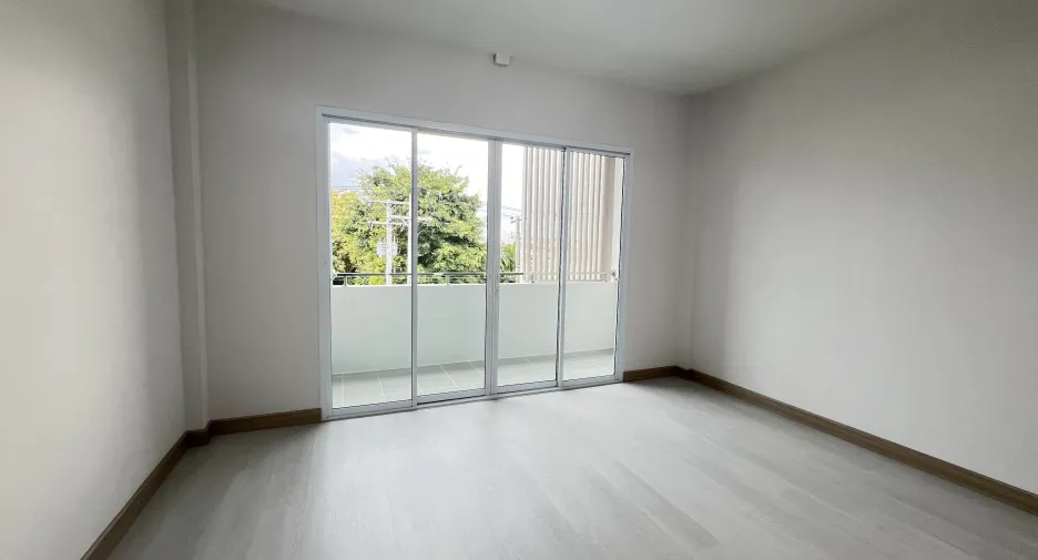 Casa adosada en venta de 3 habitaciones en San Sai, Chiang Mai