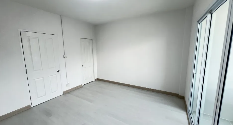 Casa adosada en venta de 3 habitaciones en San Sai, Chiang Mai