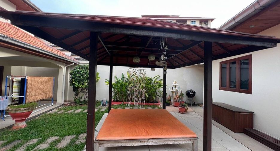 Villa en venta y en alquiler de 5 habitaciones en Bang Lamung, Chonburi