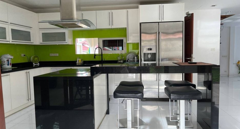 Villa en venta y en alquiler de 5 habitaciones en Bang Lamung, Chonburi