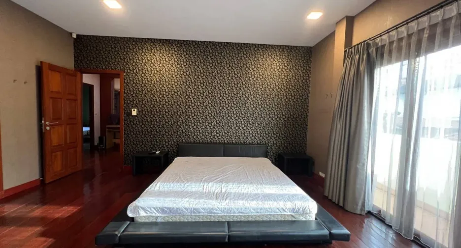 Villa en venta y en alquiler de 5 habitaciones en Bang Lamung, Chonburi