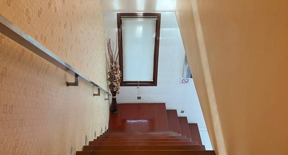 Villa en venta y en alquiler de 5 habitaciones en Bang Lamung, Chonburi