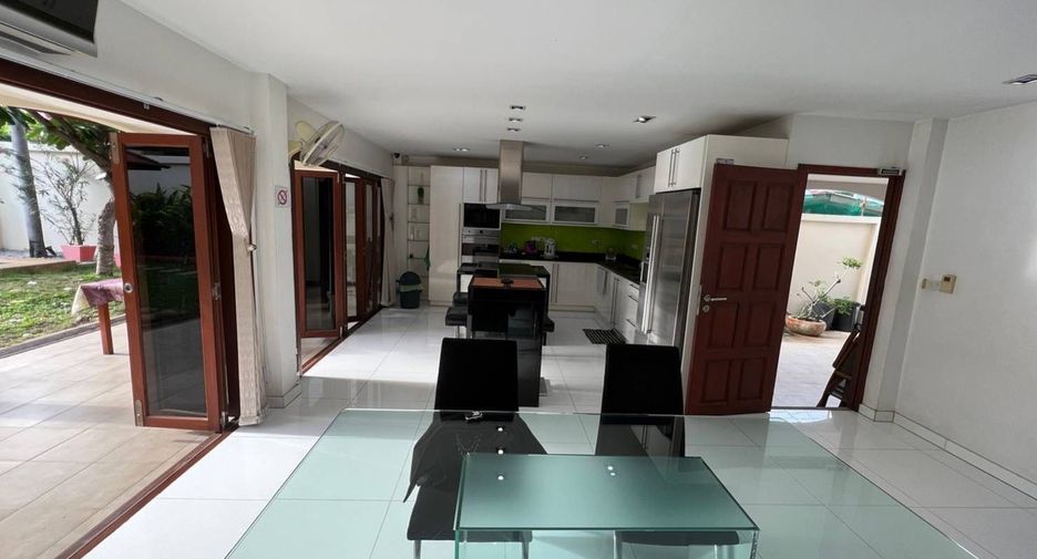 Villa en venta y en alquiler de 5 habitaciones en Bang Lamung, Chonburi