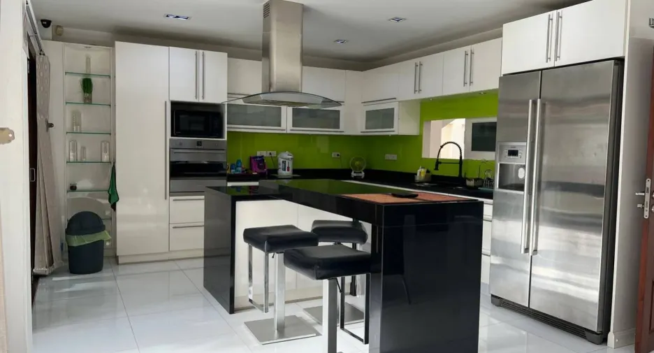 Villa en venta y en alquiler de 5 habitaciones en Bang Lamung, Chonburi