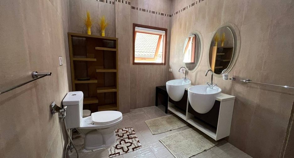 Villa en venta y en alquiler de 5 habitaciones en Bang Lamung, Chonburi