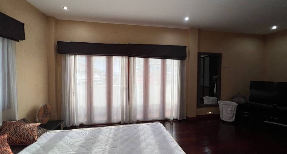 Villa en venta y en alquiler de 5 habitaciones en Bang Lamung, Chonburi
