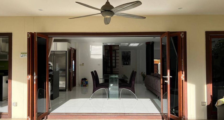 Villa en venta y en alquiler de 5 habitaciones en Bang Lamung, Chonburi