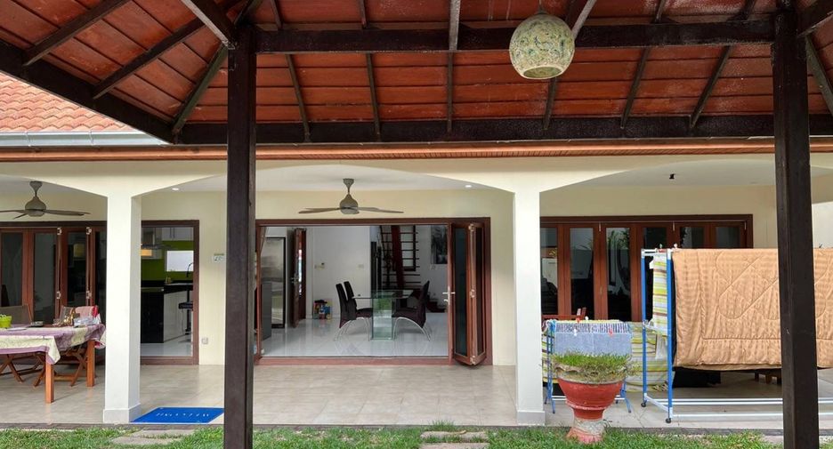 Villa en venta y en alquiler de 5 habitaciones en Bang Lamung, Chonburi