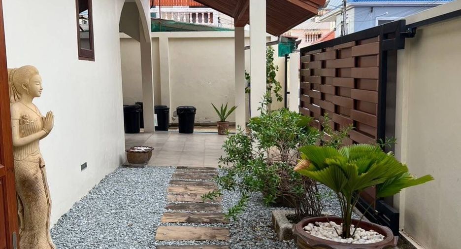 Villa en venta y en alquiler de 5 habitaciones en Bang Lamung, Chonburi