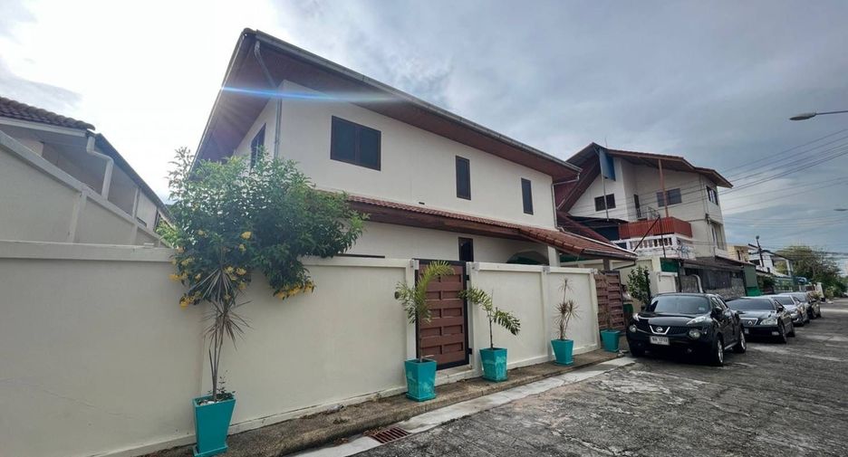 Villa en venta y en alquiler de 5 habitaciones en Bang Lamung, Chonburi