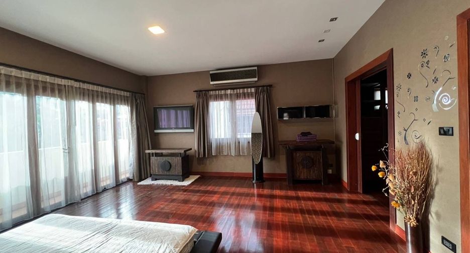 Villa en venta y en alquiler de 5 habitaciones en Bang Lamung, Chonburi