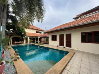 Villa en venta y en alquiler de 5 habitaciones en Bang Lamung, Chonburi