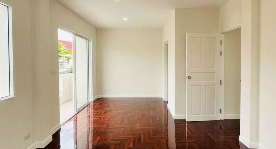 For sale 3 bedrooms house in Bang Bon, Bangkok
