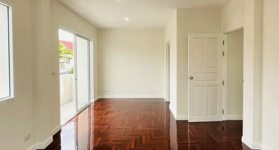 For sale 3 bedrooms house in Bang Bon, Bangkok