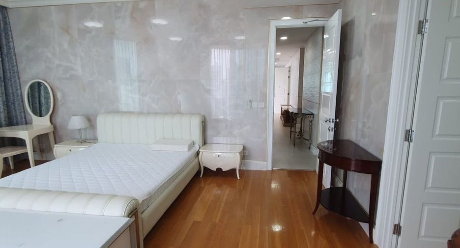 For sale 4 ベッドルーム condo in Watthana, Bangkok