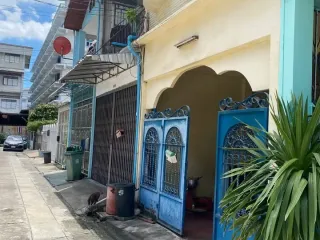 For sale 3 bedrooms house in Yan Nawa, Bangkok