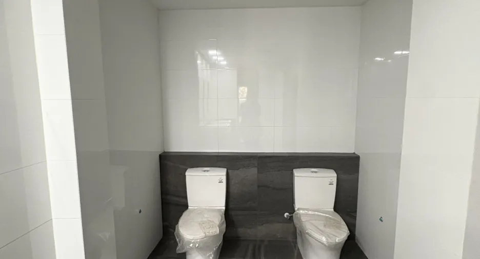 For rent 3 bedrooms retail Space in Mueang Chiang Mai, Chiang Mai