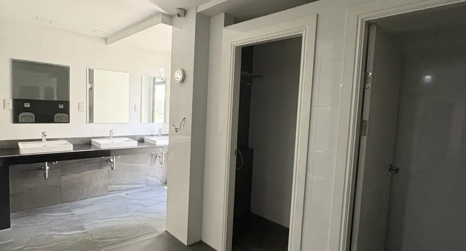 For rent 3 bedrooms retail Space in Mueang Chiang Mai, Chiang Mai