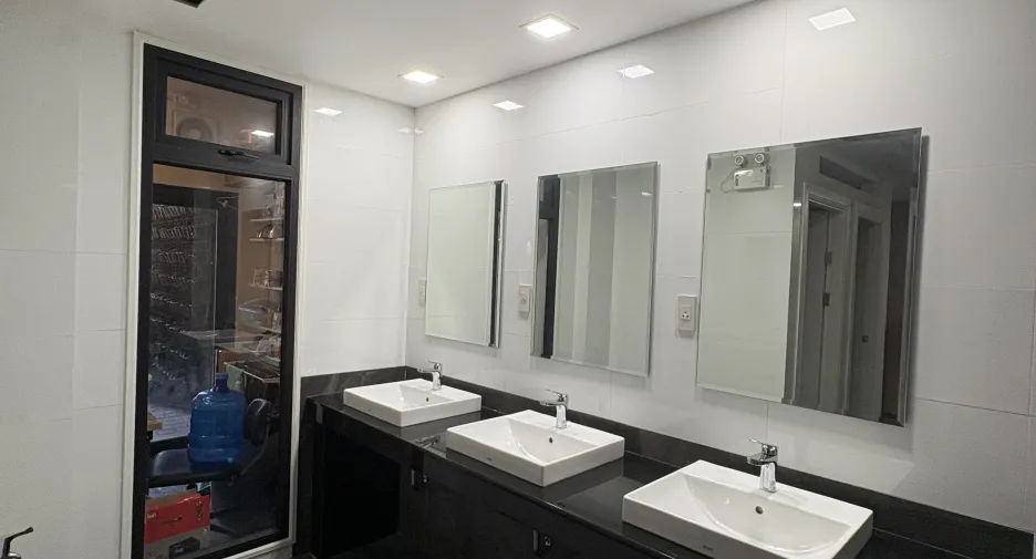 For rent 3 bedrooms retail Space in Mueang Chiang Mai, Chiang Mai