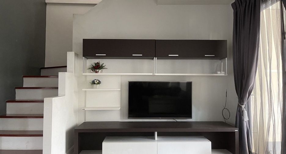 Casa adosada en venta de 3 habitaciones en San Kamphaeng, Chiang Mai