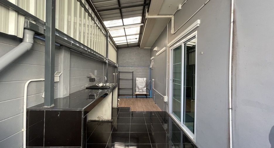 Casa adosada en venta de 3 habitaciones en San Kamphaeng, Chiang Mai