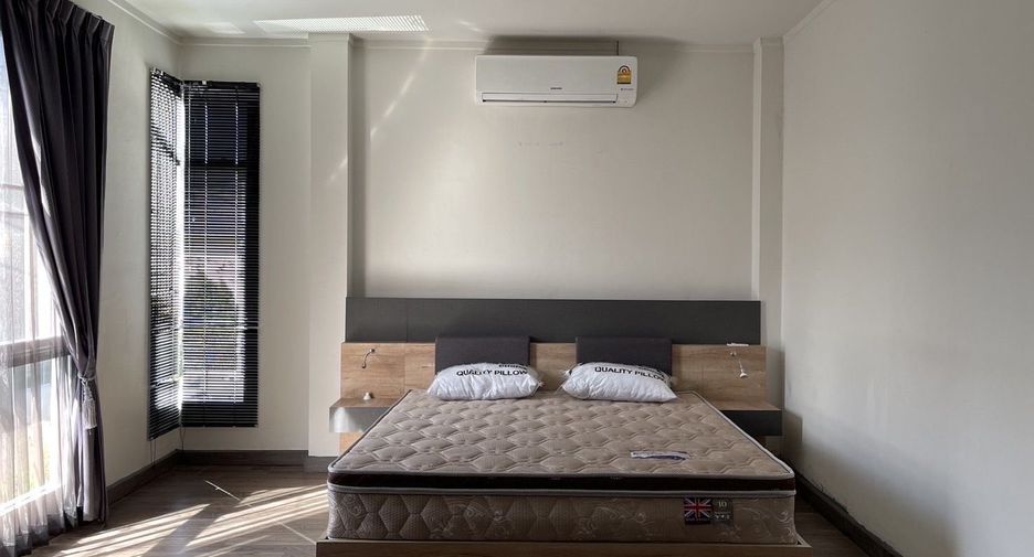 Casa adosada en venta de 3 habitaciones en San Kamphaeng, Chiang Mai
