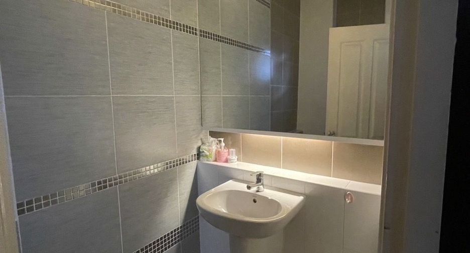 Casa adosada en venta de 3 habitaciones en San Kamphaeng, Chiang Mai