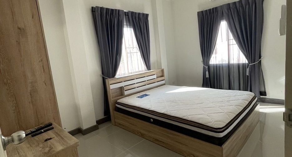 Casa adosada en venta de 3 habitaciones en San Kamphaeng, Chiang Mai