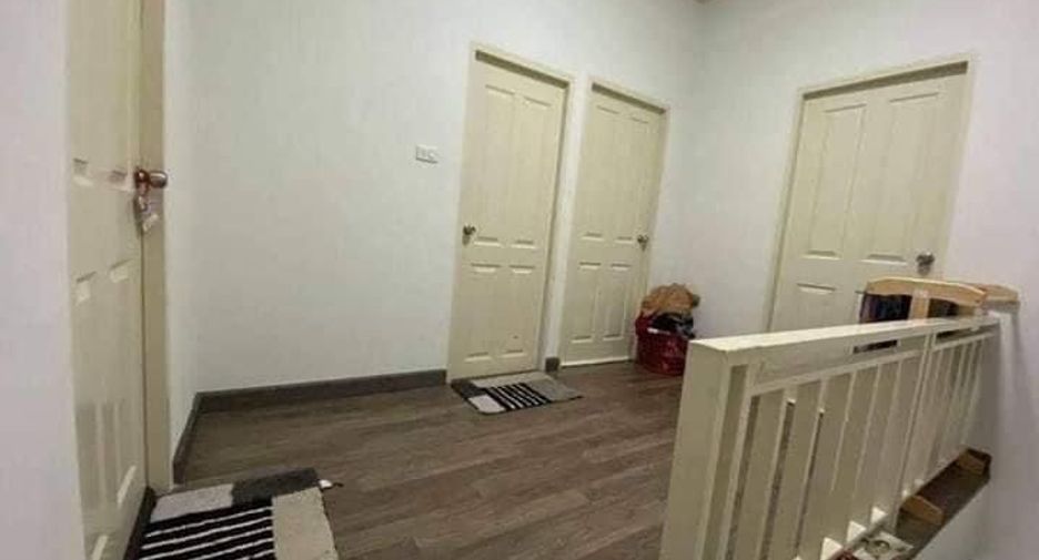 Casa adosada en venta de 3 habitaciones en San Kamphaeng, Chiang Mai