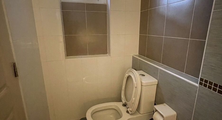 Casa adosada en venta de 3 habitaciones en San Kamphaeng, Chiang Mai