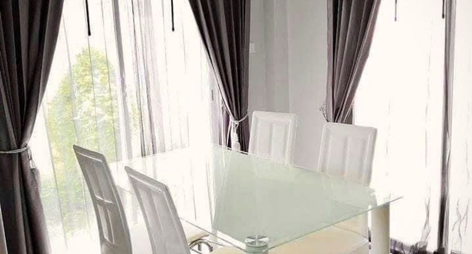 Casa adosada en venta de 3 habitaciones en San Kamphaeng, Chiang Mai