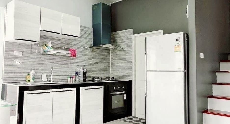 Casa adosada en venta de 3 habitaciones en San Kamphaeng, Chiang Mai