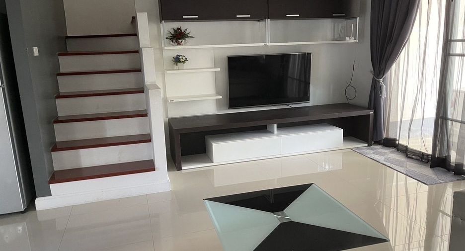 Casa adosada en venta de 3 habitaciones en San Kamphaeng, Chiang Mai