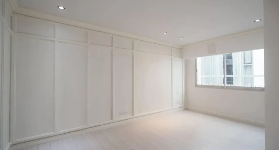 For sale 4 bedrooms townhouse in Khlong Toei, Bangkok