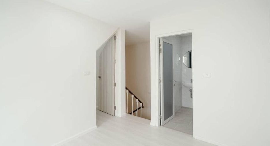For sale 4 bedrooms townhouse in Khlong Toei, Bangkok