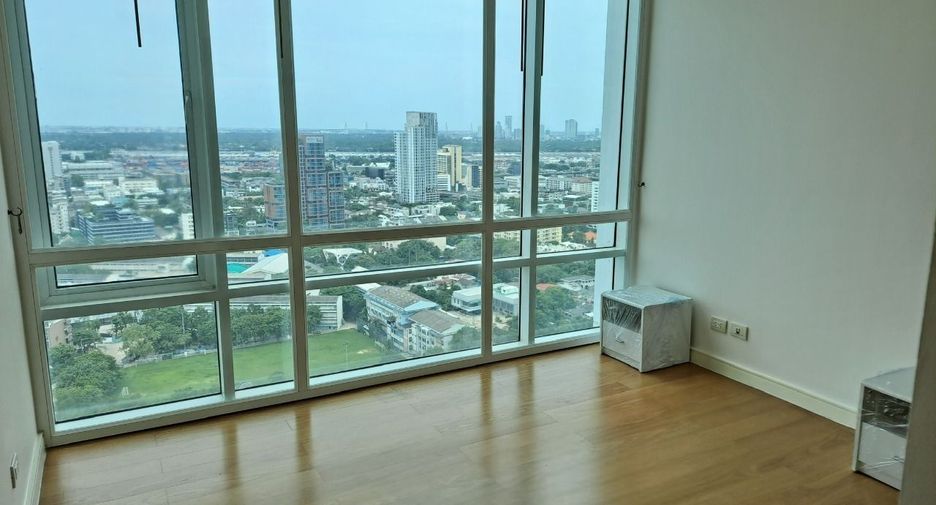 For rent 3 bedrooms condo in Khlong Toei, Bangkok