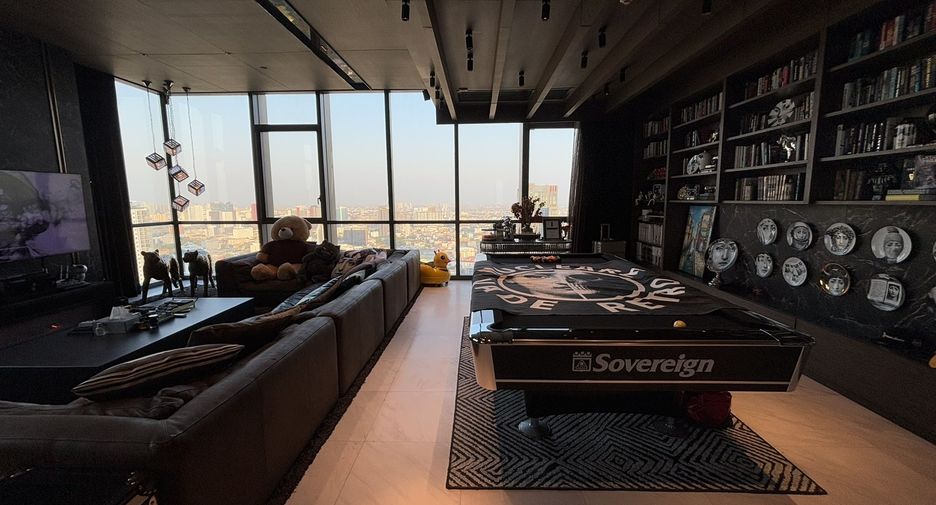 For sale 3 bedrooms condo in Watthana, Bangkok