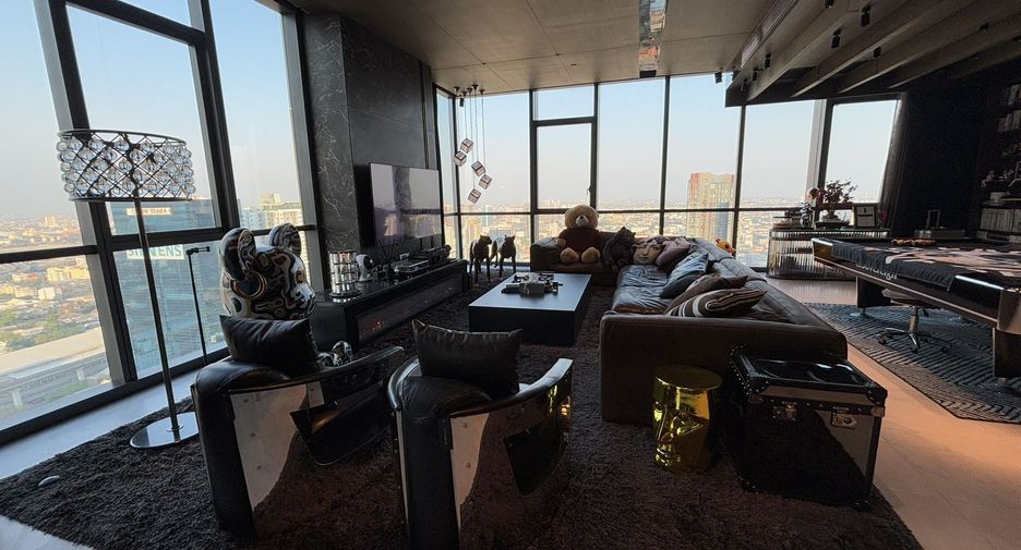 For sale 3 bedrooms condo in Watthana, Bangkok
