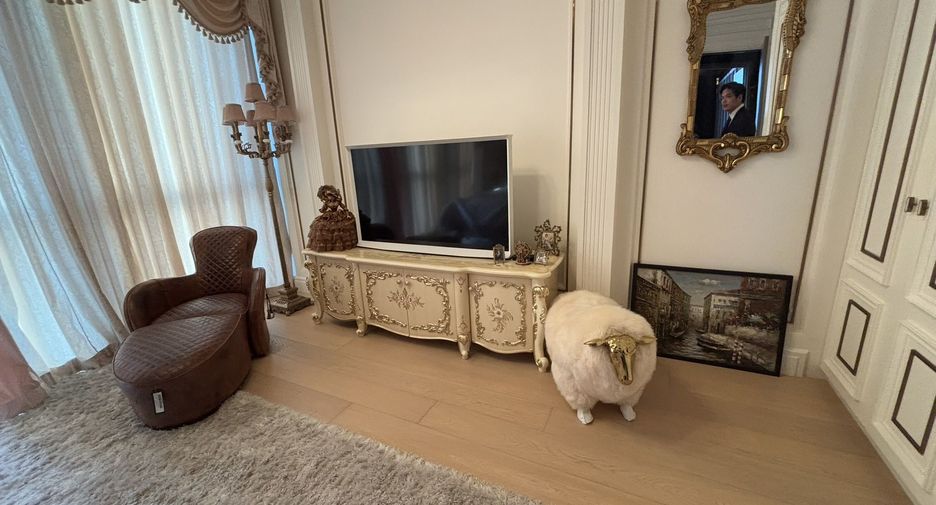 For sale 3 bedrooms condo in Watthana, Bangkok
