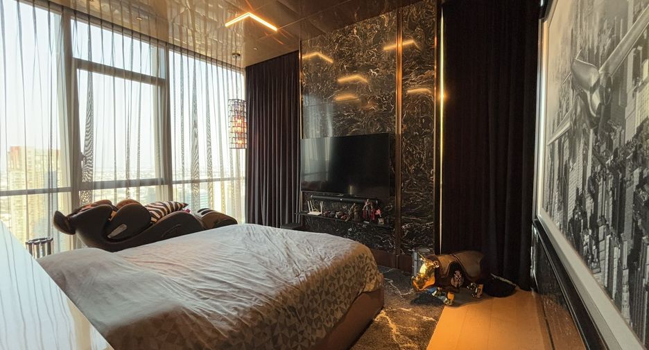 For sale 3 bedrooms condo in Watthana, Bangkok