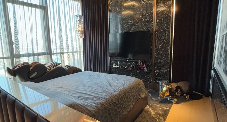 For sale 3 bedrooms condo in Watthana, Bangkok